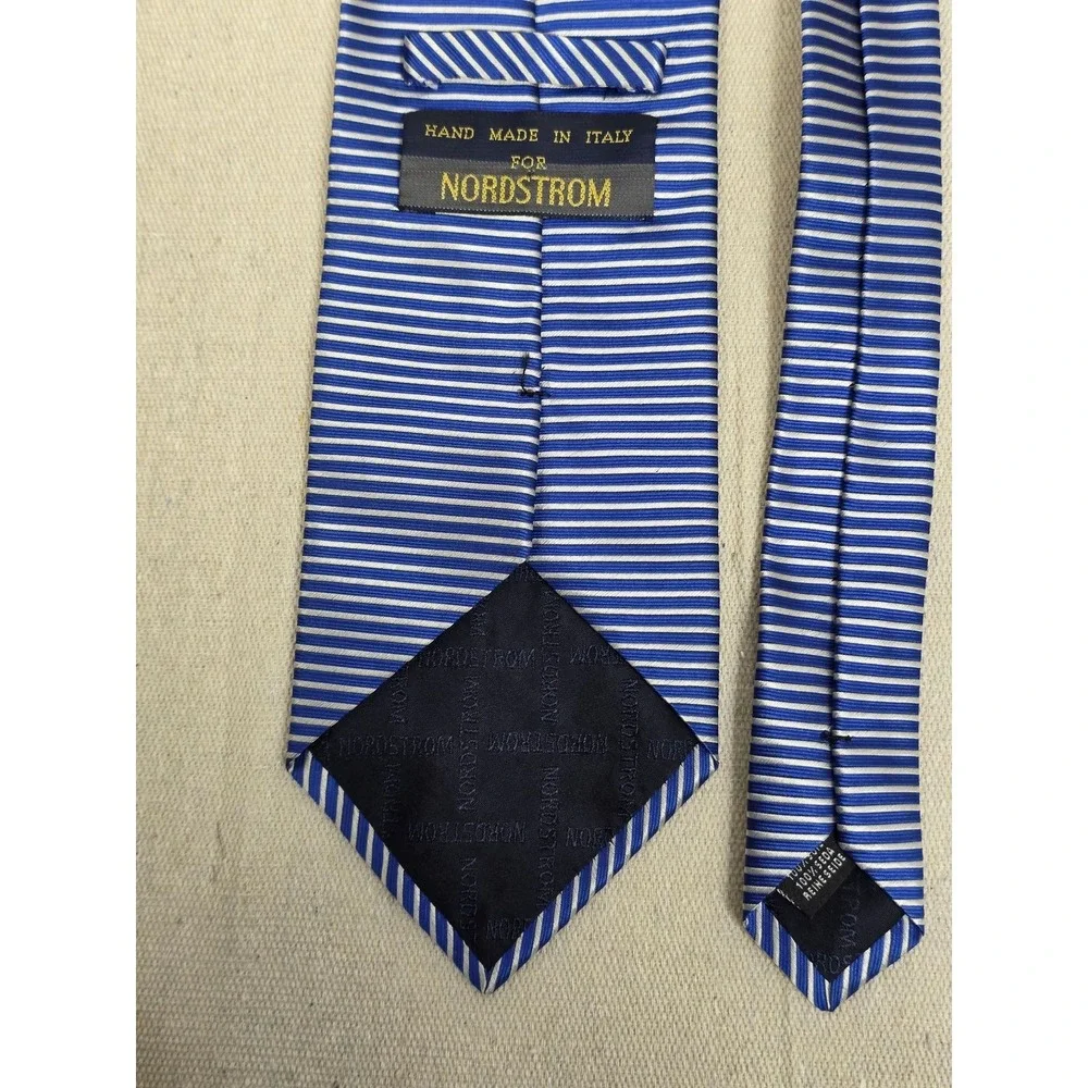 Nordstrom Mens Silk Tie Blue White Horizontal Striped‎ Hand Made in Italy